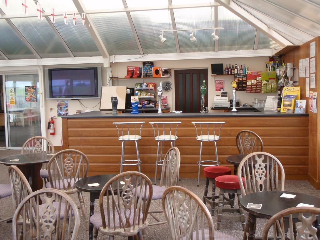 Chalets & Lodges At Atlantic Bays Holiday Park Padstow Exteriör bild
