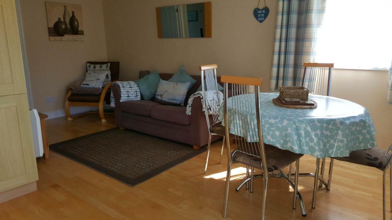 Chalets & Lodges At Atlantic Bays Holiday Park Padstow Exteriör bild